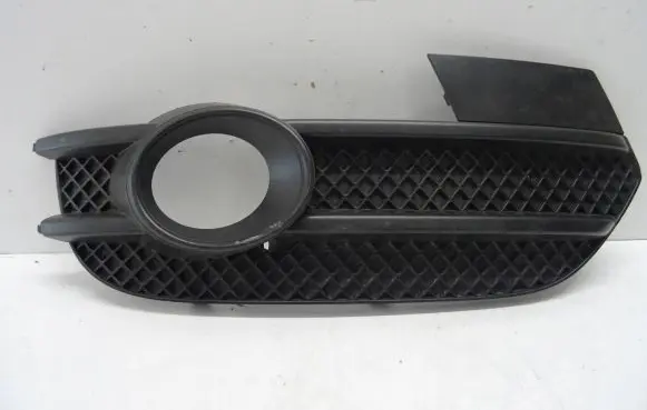 Audi Q3 8U Front bumper lower grill 8U0807682A
