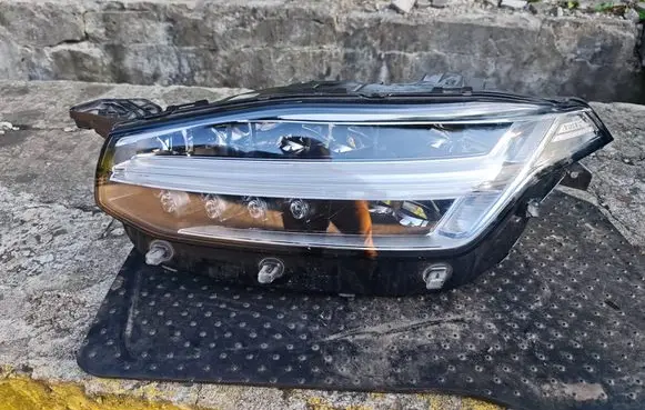 Volvo XC90 Headlight/headlamp 31656987 89910617