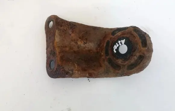 Toyota Avensis T250 Engine mounting bracket