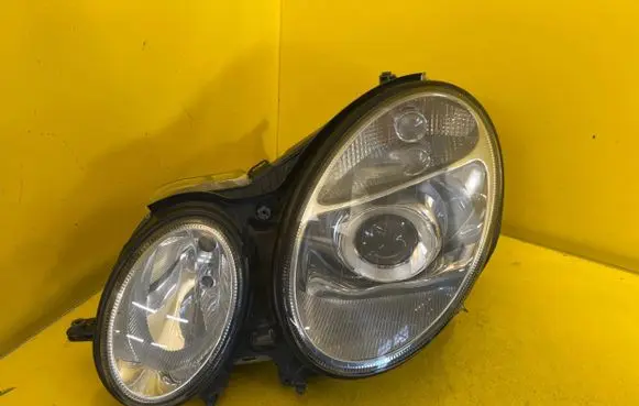 Mercedes-Benz E W211 Headlight/headlamp A2118201661