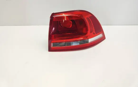 Volkswagen Touareg II Rear/tail lights 7P6945096E
