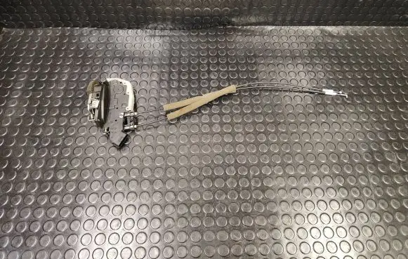 Nissan Leaf I (ZE0) Front door lock F5712110 EG300ORSF