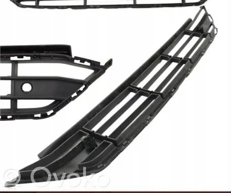 Volvo XC90 Front bumper lower grill 31663497