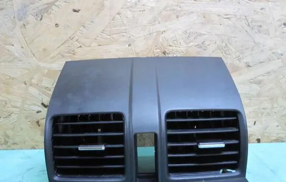 Honda CR-V Dash center air vent grill