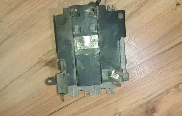 Renault Scenic I Engine control unit/module 7700105953 28sa3592