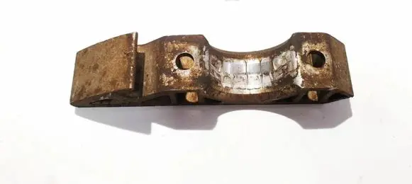Volkswagen Touareg I Sway bar bush bracket, front 7l0411063b
