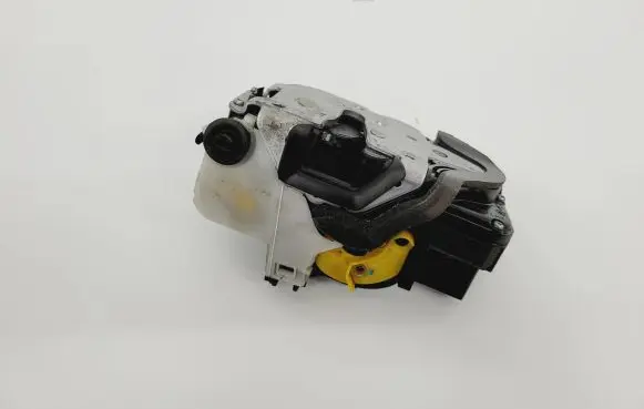 Opel Zafira C Rear door lock