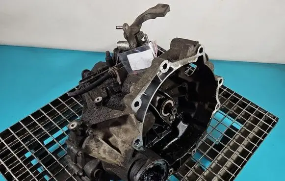 Volkswagen Golf V Manual 5 speed gearbox HBM IMPRK1578407