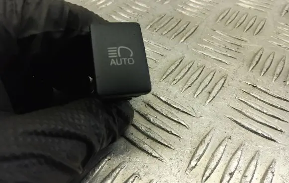 Toyota C-HR I Light switch 15E044