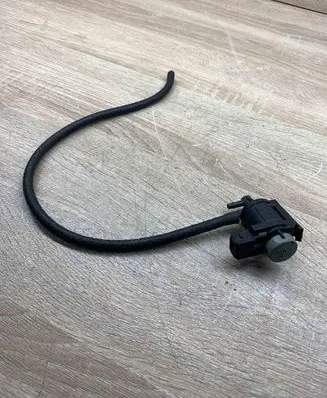 Volkswagen PASSAT B5 Valve vacuum 1J0906283A