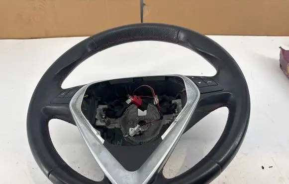 Alfa Romeo Giulietta Steering wheel A318140712 1040569R17C 01561061580