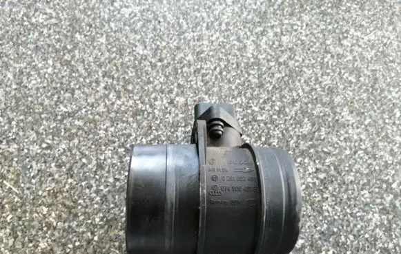 Volkswagen Caddy Mass air flow meter 074906461B 0281022461