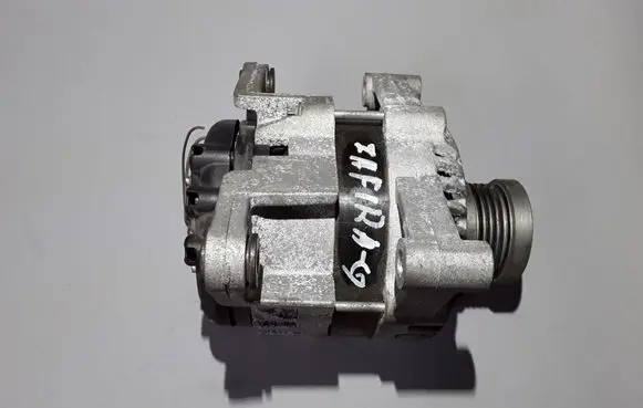 Opel Zafira C Generator/alternator 13581885