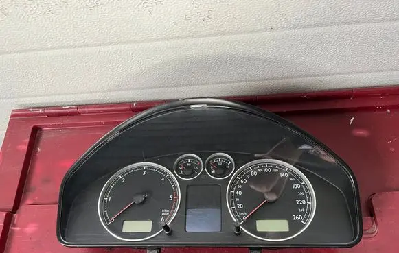 Speedometer (instrument cluster)