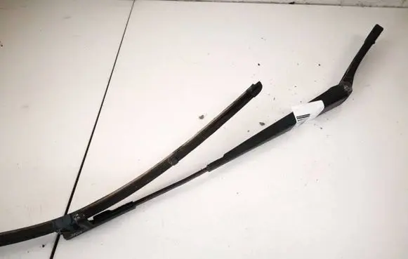 Skoda Octavia Mk2 (1Z) Front wiper blade arm 1z1955409