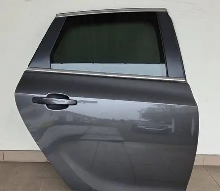 Opel Astra J Rear door