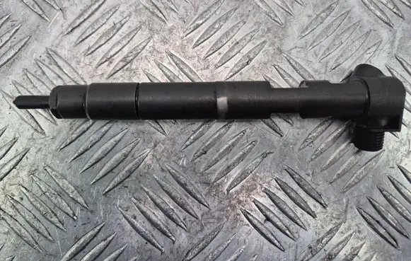 Mercedes-Benz C W204 Fuel injector A6510704987