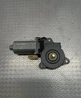 Ford Fusion Front door window regulator motor 0130821938 0506