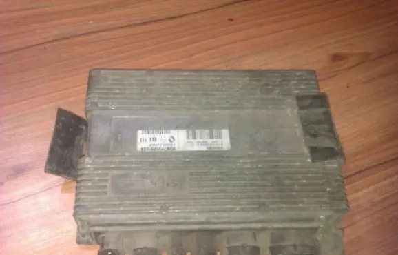 Renault Laguna I Engine control unit/module 7700861024 s101200051c