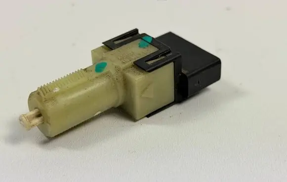 Hummer H3 Cruise control relay 15109338 15186469