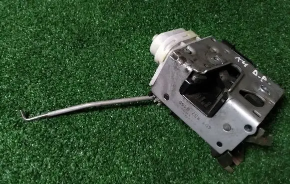Audi A4 S4 B5 8D Front door lock 4D1837016D 400173A