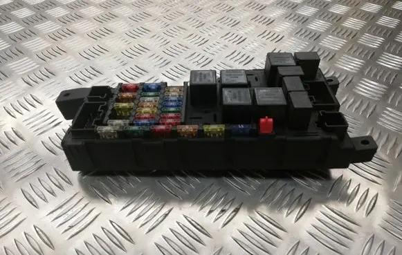 Volvo V70 Fuse module 518717004 8637841