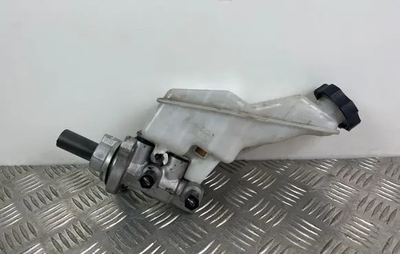 KIA Sorento Master brake cylinder 150628AE