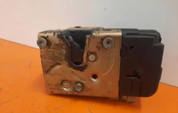 Peugeot Partner Front door lock