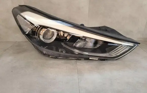 Hyundai Tucson TL Headlight/headlamp 92102-D7100