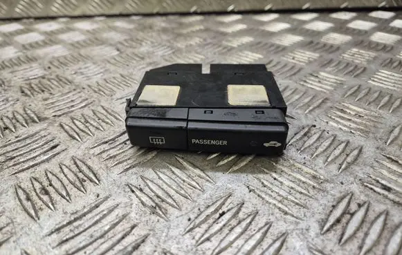 Toyota Avensis T250 Windscreen/window heater switch 8479005130C