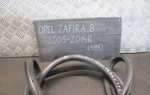 Opel Zafira B Front door rubber seal 