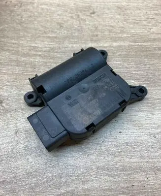 Volkswagen Golf VI Air flap motor/actuator 3C0907511A 0132801362