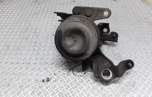 Toyota Corolla Verso AR10 Engine mount bracket