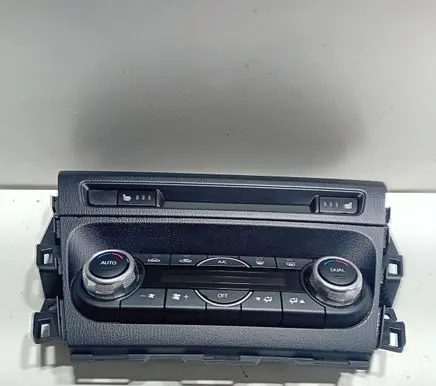 Mazda 3 III Climate control unit