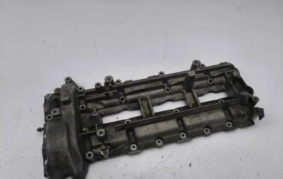 Chrysler 300 - 300C Rocker cam cover A6420101230