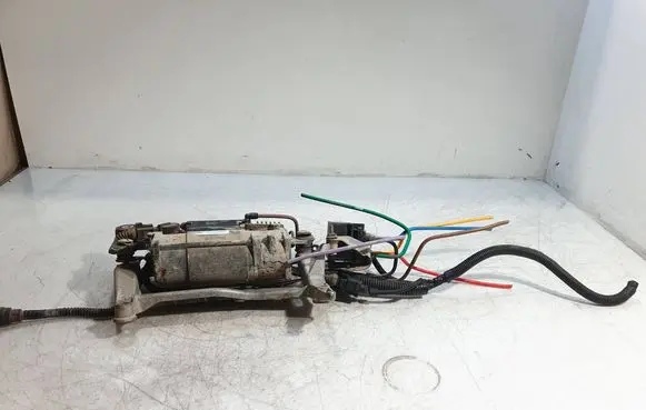 Porsche Cayenne (9PA) Air suspension compressor/pump 7L0616006D 15150000353