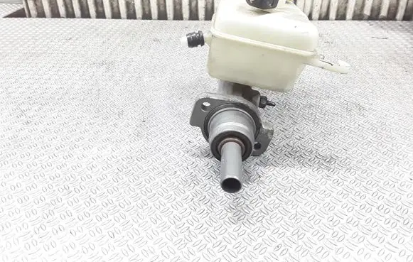 Volkswagen Polo IV 9N3 Master brake cylinder