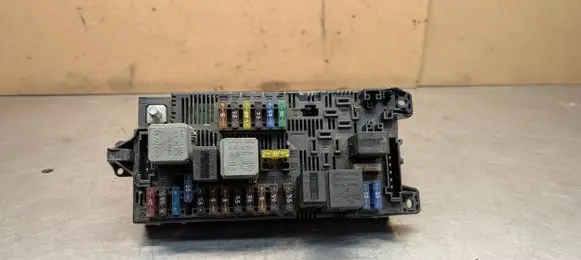 Mercedes-Benz E W211 Fuse module 2115453801 00009481A