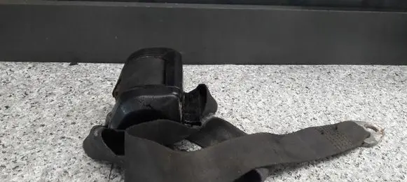 Audi A4 S4 B5 8D Front seatbelt 323857705aa