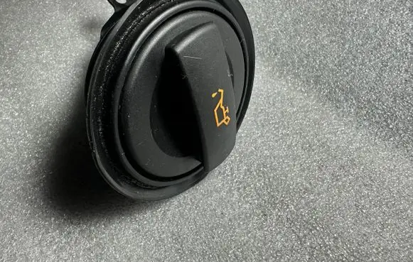 Audi A4 S4 B6 8E 8H Oil filler cap 059103482C
