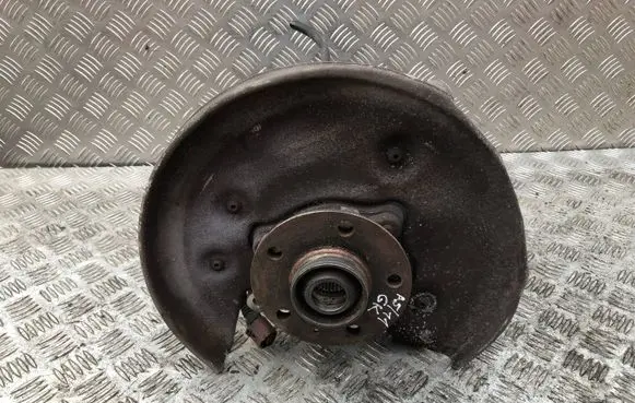 Rear wheel hub