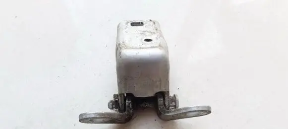 Ford Mondeo MK II Rear door lower hinge