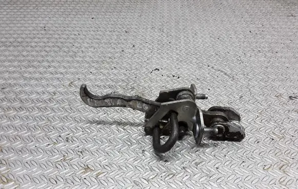Opel Vectra C Rear door check strap stopper
