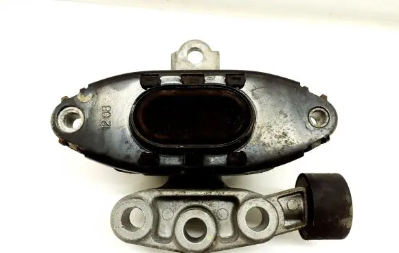 Opel Mokka Engine mount bracket 95135160