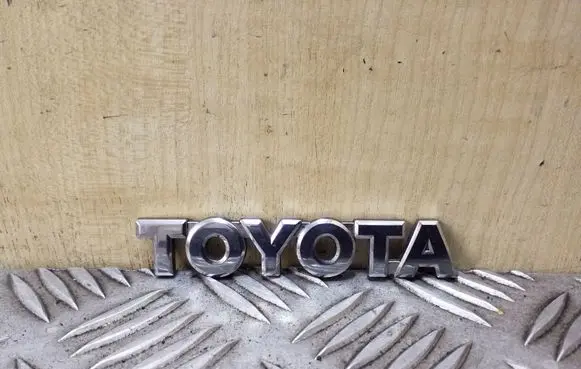 Toyota Corolla Verso E121 Manufacturers badge/model letters 