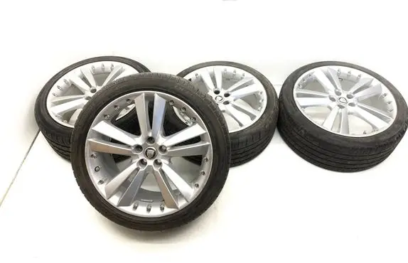 Jaguar XK - XKR R12 alloy rim 8W831007FA
