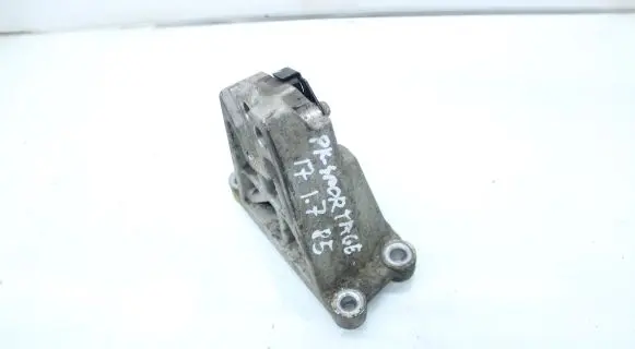 KIA Sportage Engine mounting bracket