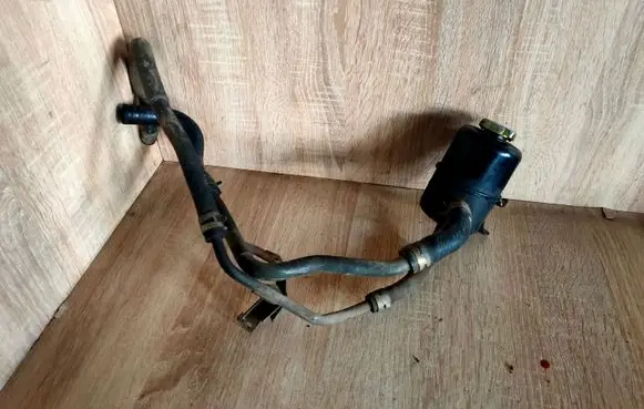 Mitsubishi Pajero Sport I Power steering fluid tank/reservoir