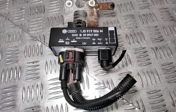 Volkswagen Polo IV 9N3 Coolant fan relay 1J0919506M 898967000