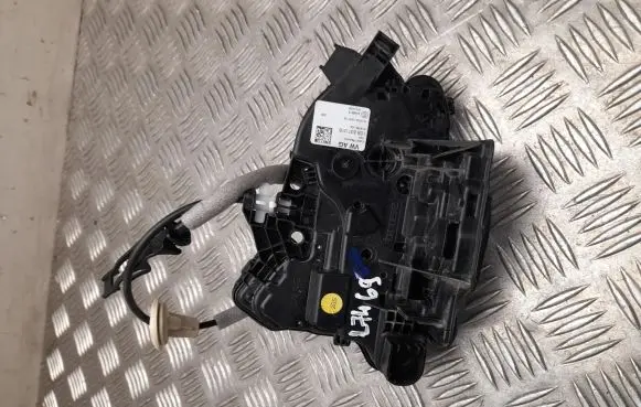 Volkswagen Polo VI Front door lock 10B837016
